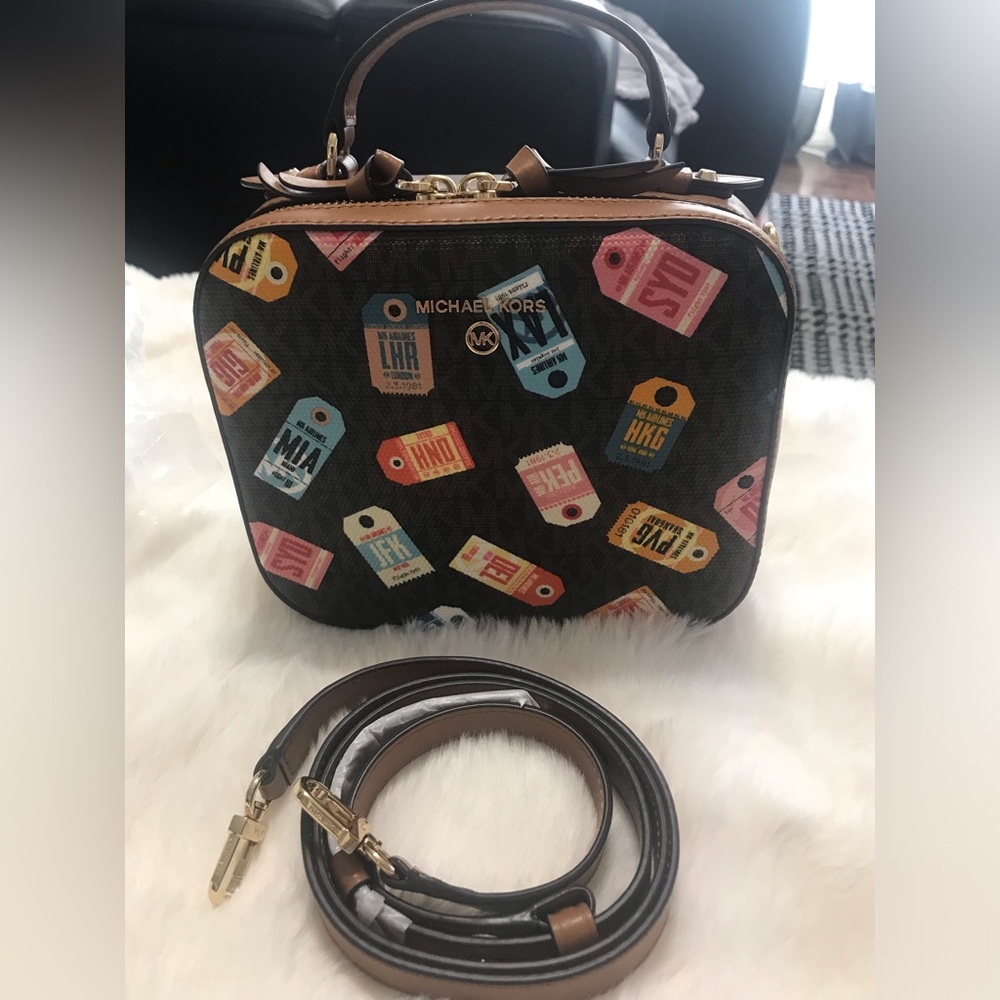 Michael kors 	
Jet Set Medium Printed Logo Crossbody Bag